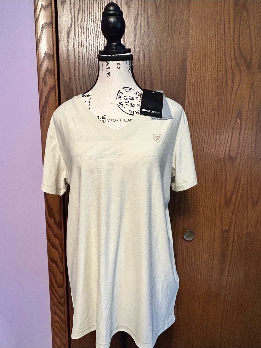 Ariat Women’s short Sleeve V-Neck Shirt in Light Beige/Tan Size L - New with tag